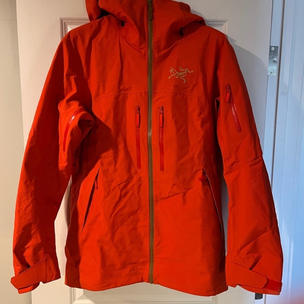 Arc'teryx
Sabre LT Jacket Men's
Size: M
Condition: Good